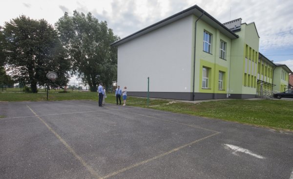 - rogozno_sala_01.jpg Obraz na stronie rogozno_sala_01.jpg