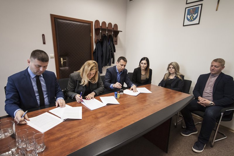 - umowa_osw_15.05.2019.jpg Obraz na stronie umowa_osw_15.05.2019.jpg