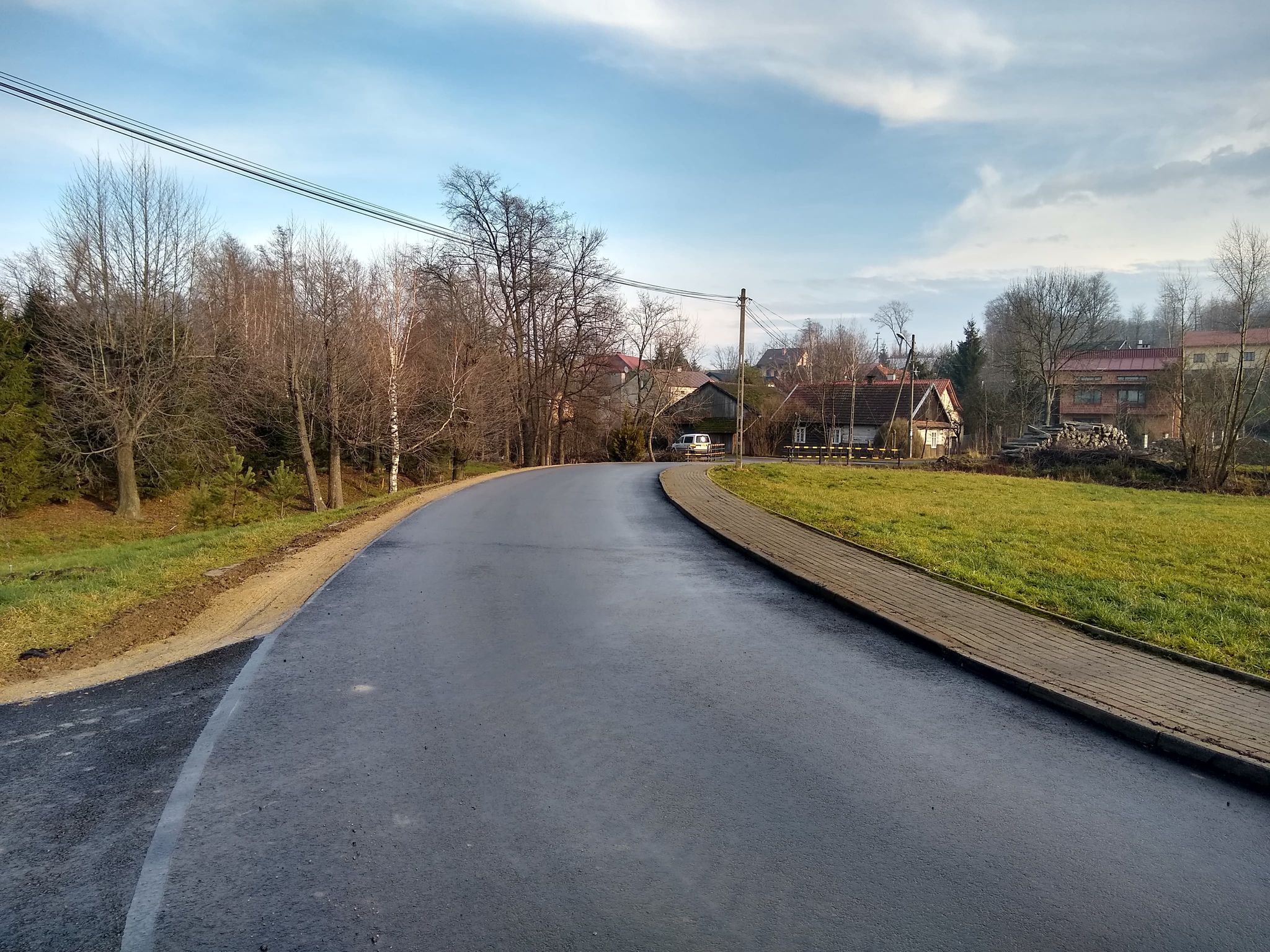 Droga w Albigowej po wykonanej inwestycji